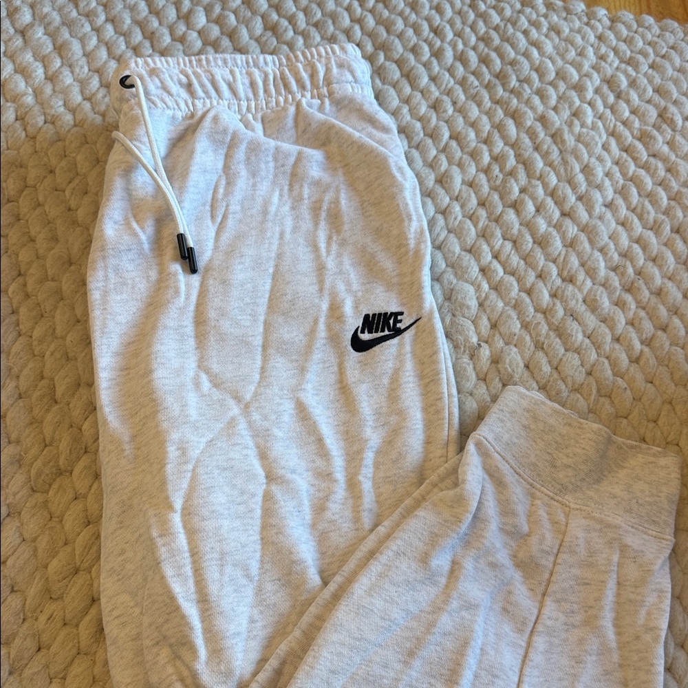Nike women's light white/grey cuffed sweatpants